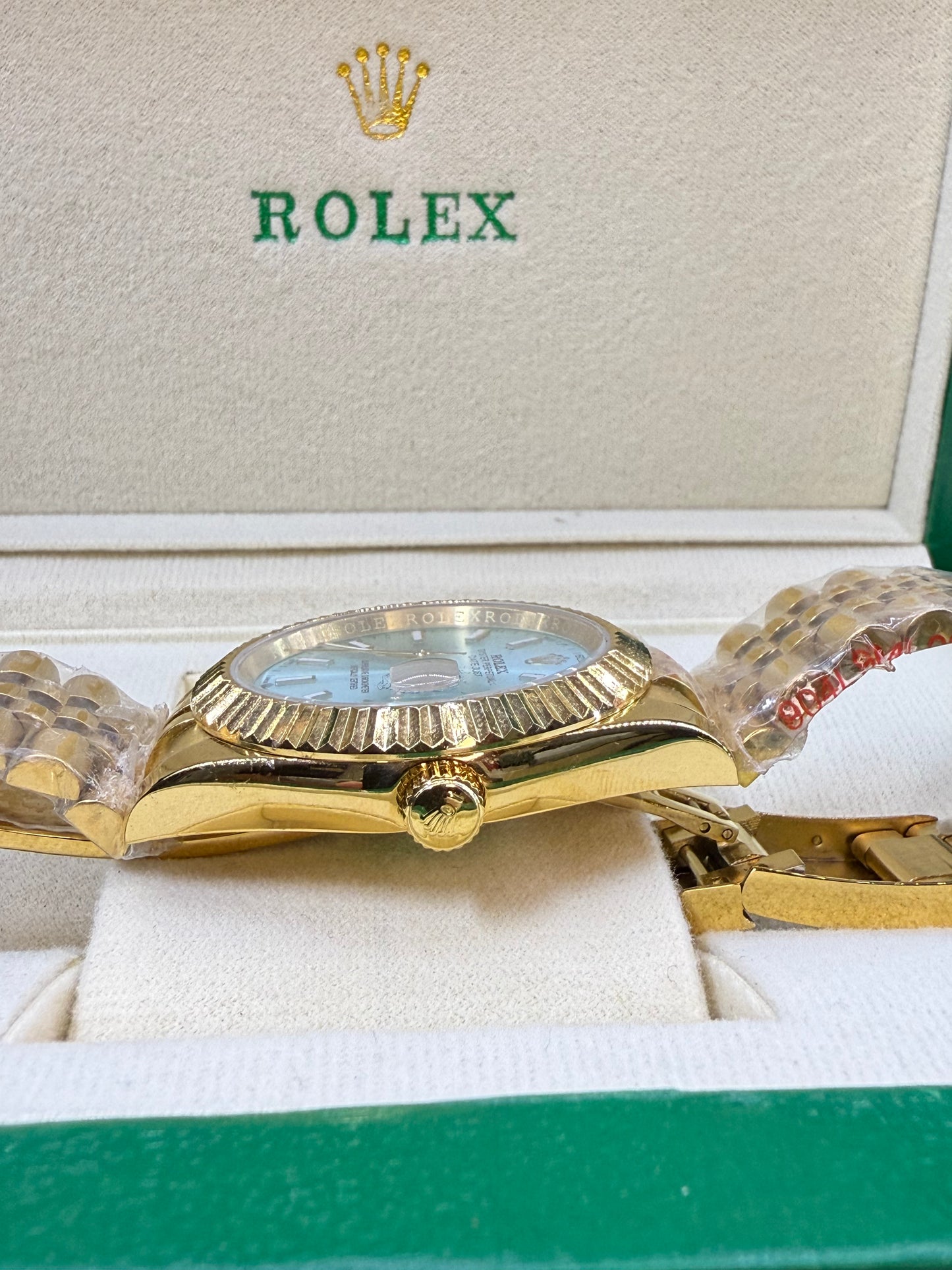 Date just 41mm gold sky dial