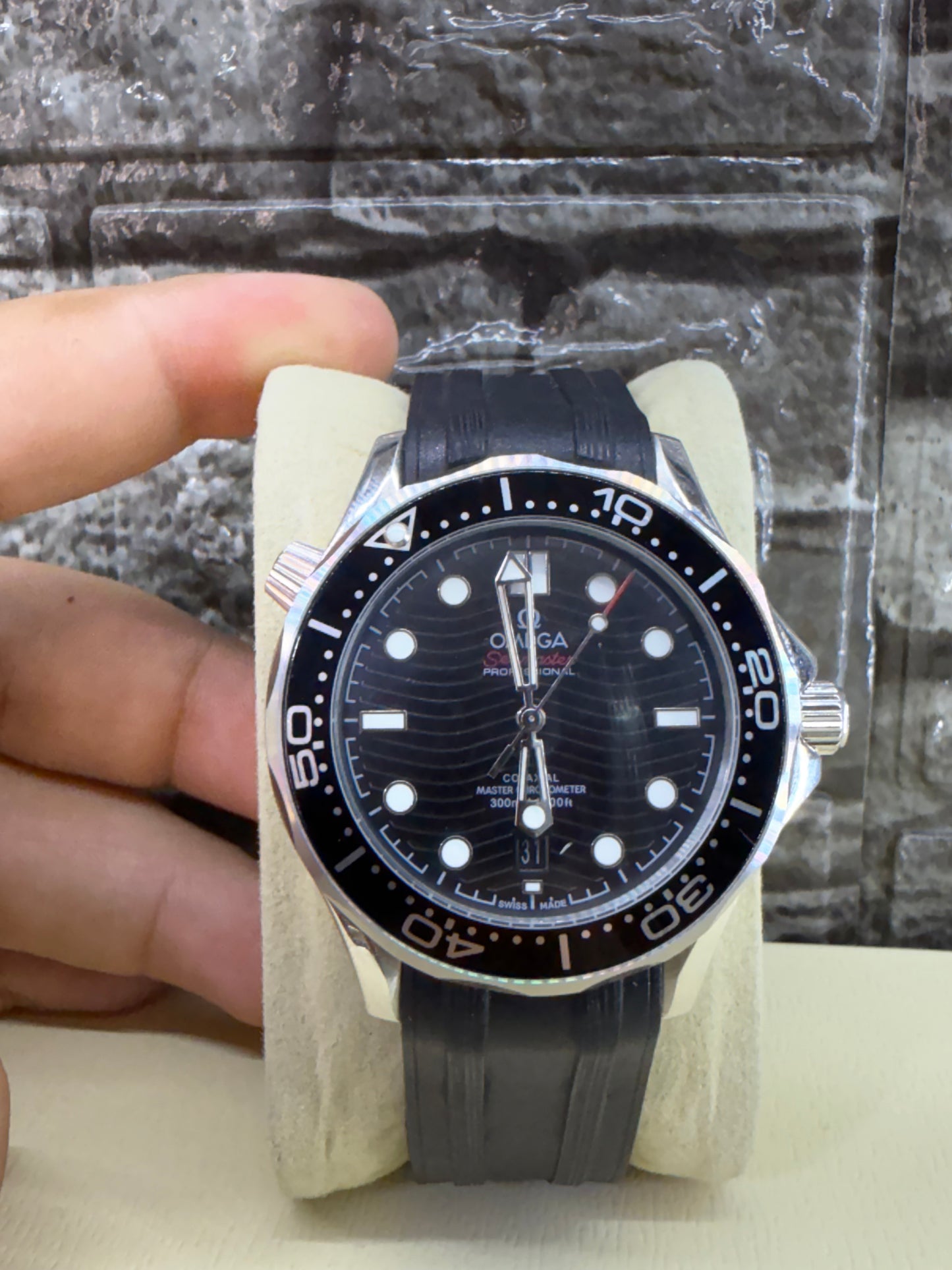 SEAMASTER DIVER 300 BLACK DIAL RUBBER STRAP (2023)