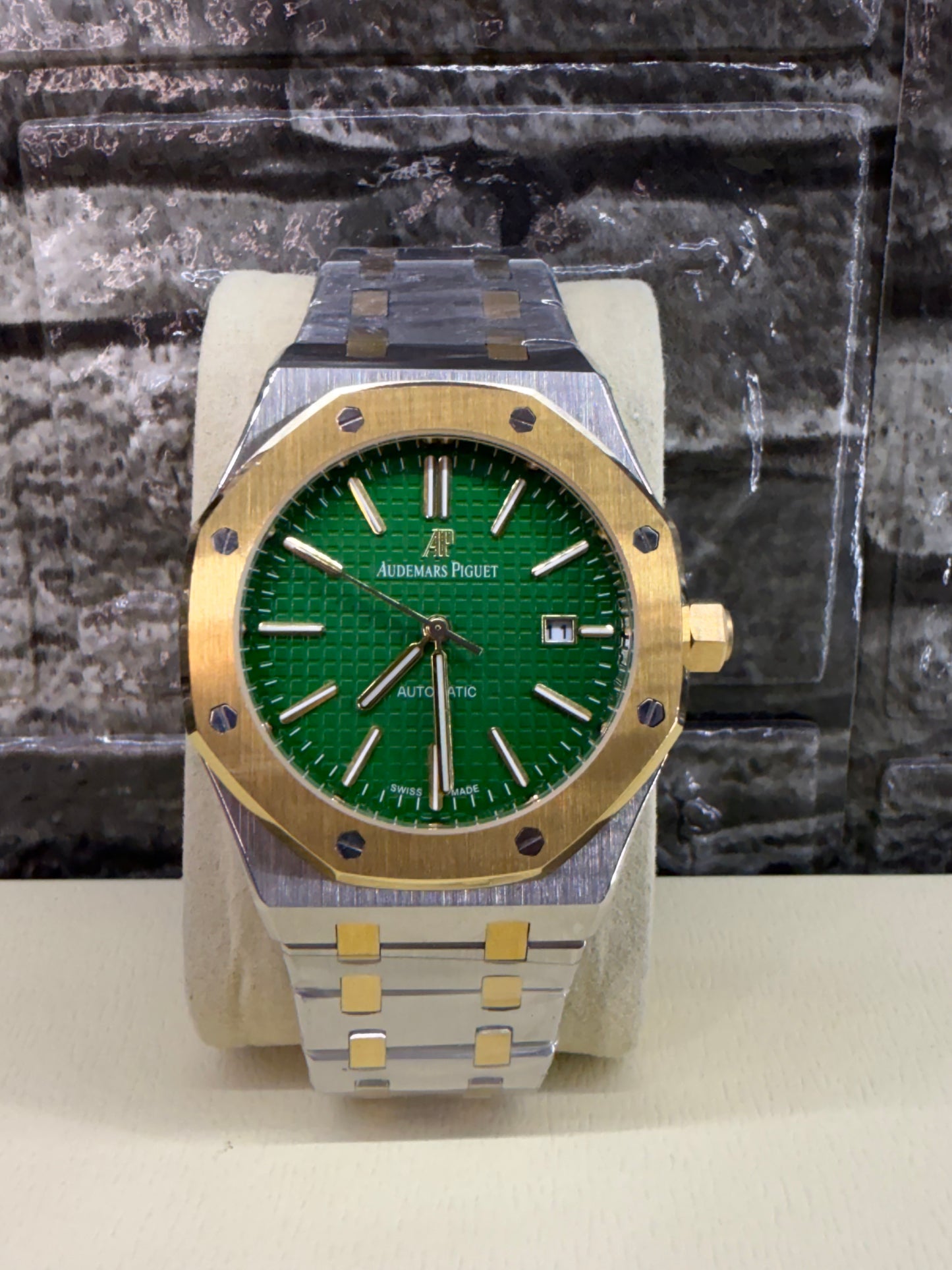 AUDEMARS PIGUET ROYAL OAK YELLOW GOLD COLOUR SELFWINDING