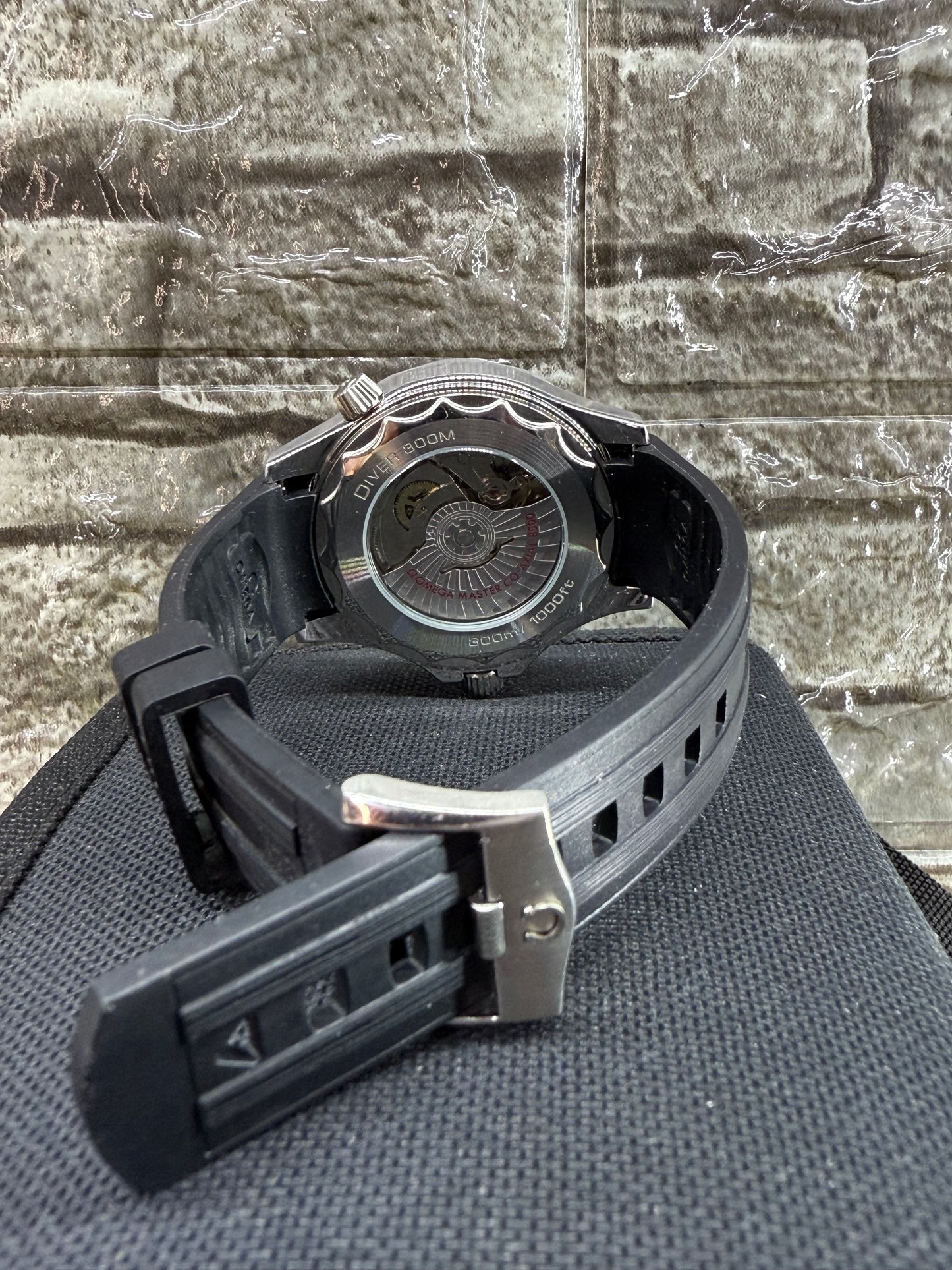 SEAMASTER DIVER 300 BLACK DIAL RUBBER STRAP (2023)